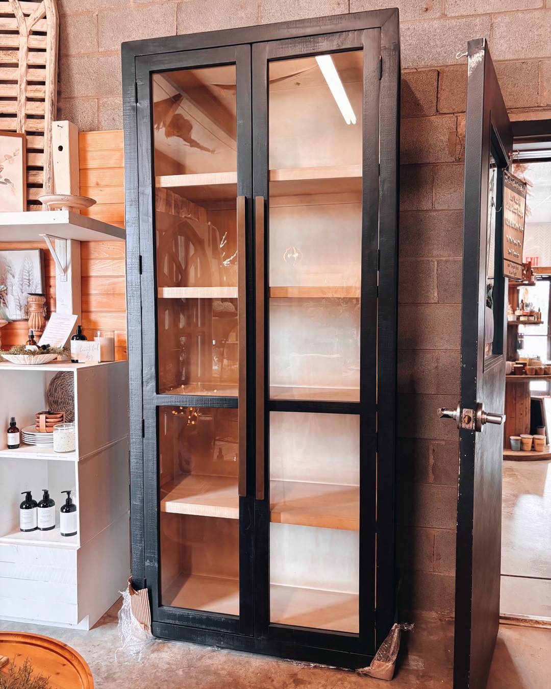 Classic Cabinet ***LOCAL PICKUP ONLY***
