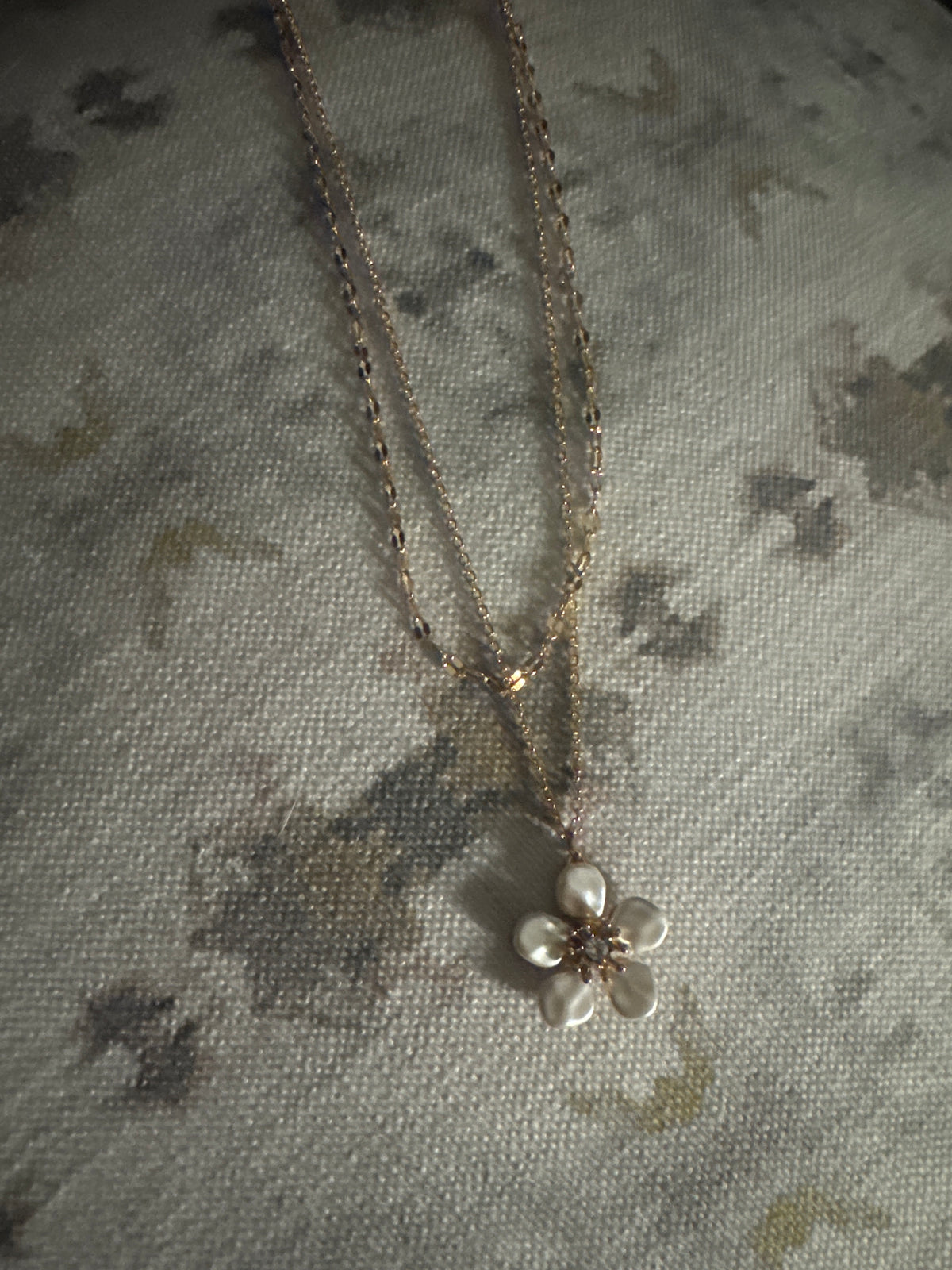 Double W/ Flower