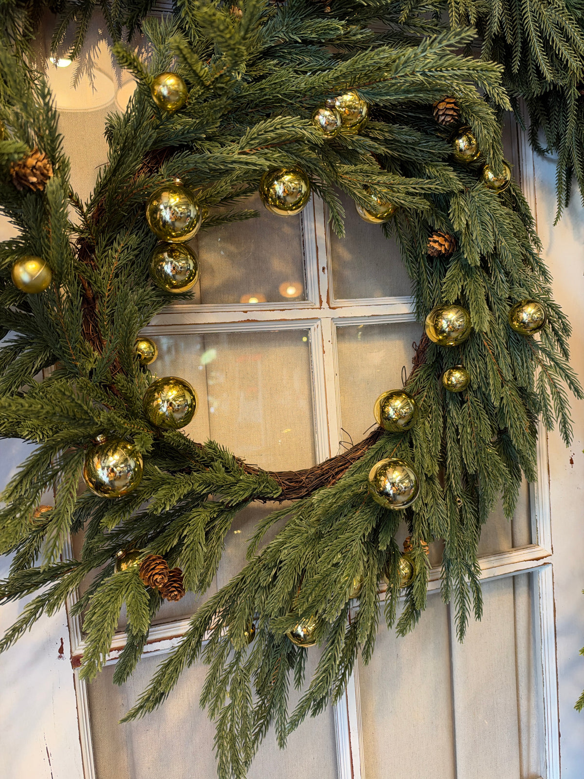 Wreath w/ Gold Orn