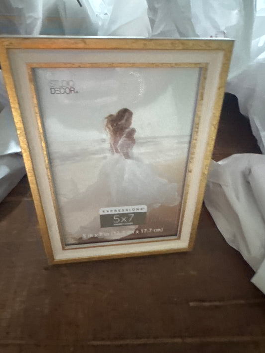 5x7 White Gold Frame