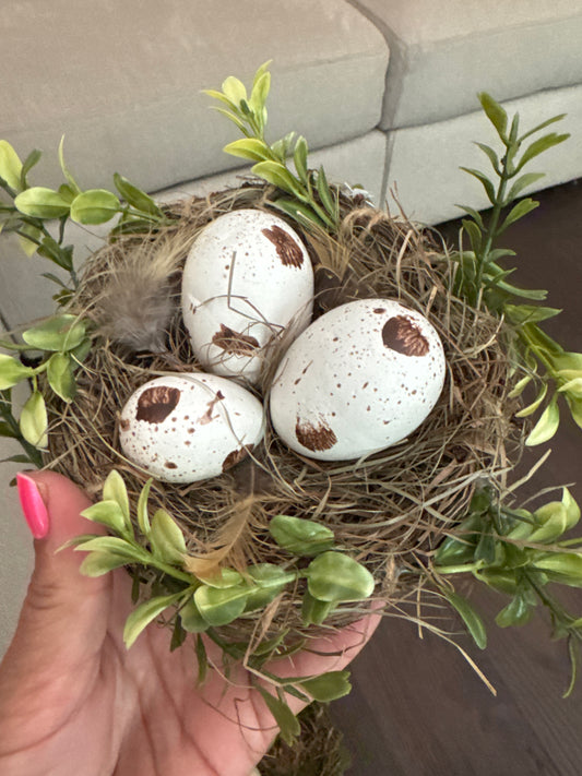 Medium Nest w/ Feathers