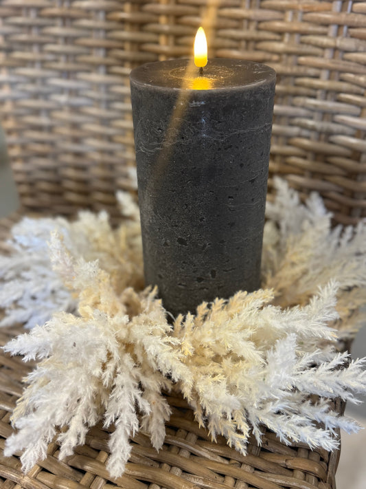 Flocked Cream Pampas Ring