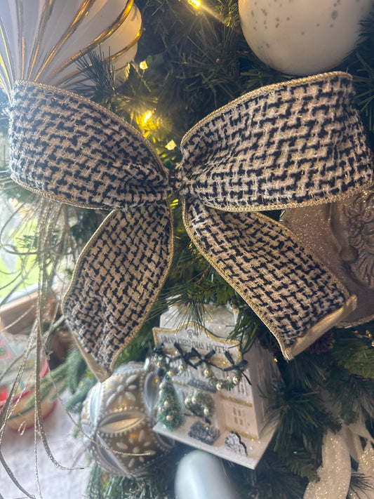 Tweed Bow