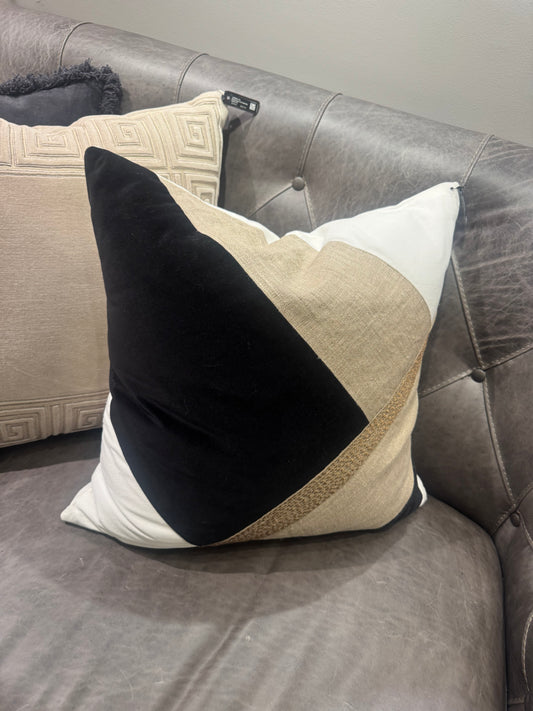 20” Black Natural White Pillow